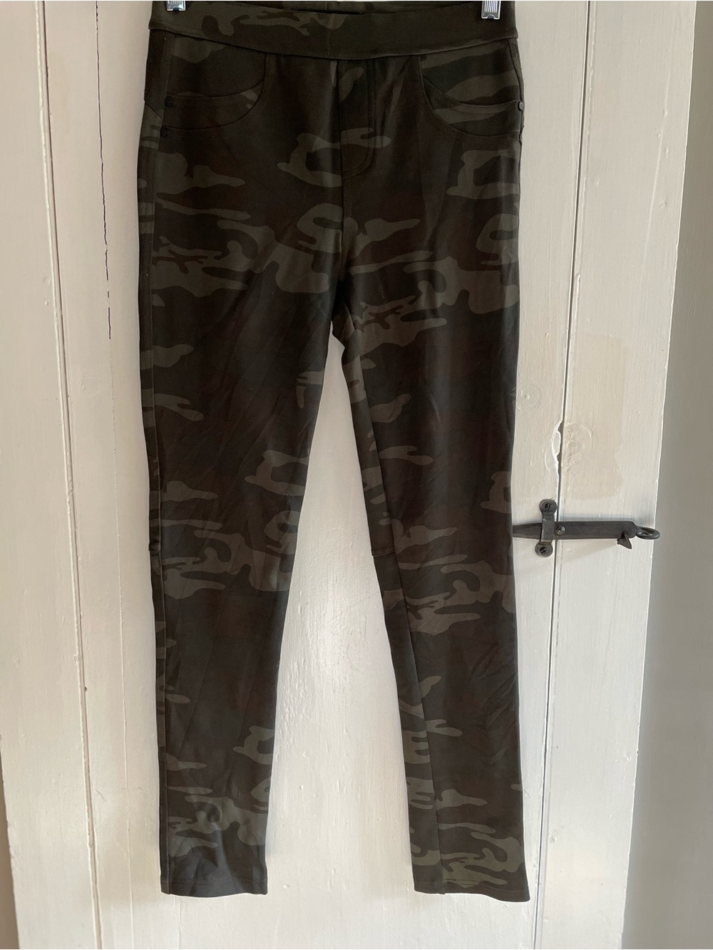 Anthropologie Sanctuary x Anthropolgie black & green camouflage leggings in XS